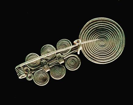 Fibule à spirale "Wire wrapping" historique. Datée de 1250-850 avant J-C, retrouvée à Feuersbrunn (Autriche)