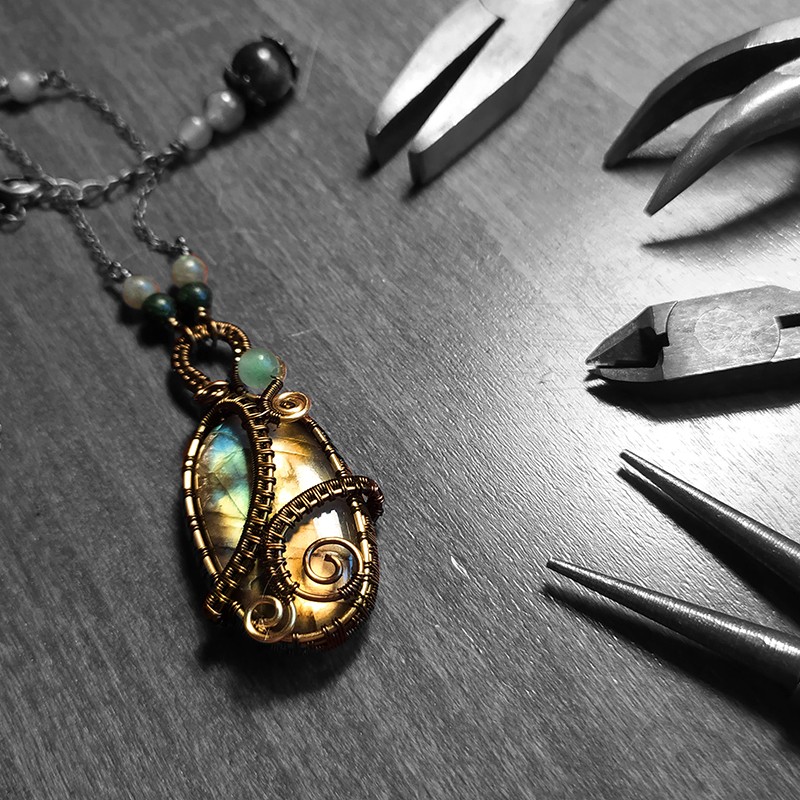 Bijou Wire wrapping en labradorite colorée