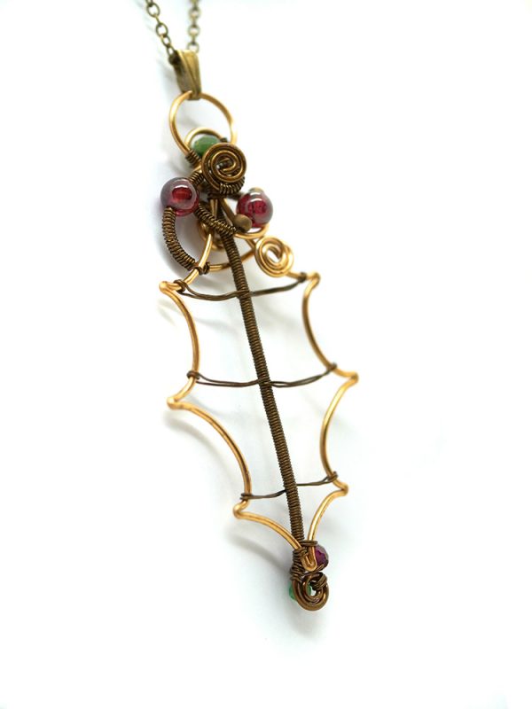 Collier Wire wrapping / Wire wrapped necklace- Bijoux de créateur, artisanat - Collier unique « Feuille de houx » et perles pierres fines (grenat, rubis zoisite)