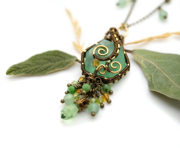 Collier Wire wrapping unique - Bijoux de Créateur, Artisanat - Pendentif artisanal "balade dans la prairie" en fluorites et autres pierres fines