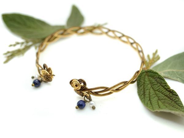 Bracelet Wire wrapping d'inspiration celtique - Bijoux de Créateur, Artisanat - Bracelet tressé « Envolée celtique - double fil » avec perles de lapis lazuli et perles de culture