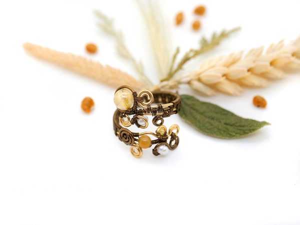 Bague unique en Wire wrapping - Bijoux de créateur unique en Wire Wrapping - Bague « Regard d'Hélios » avec perles de Qurtz, zircon et perles de culture