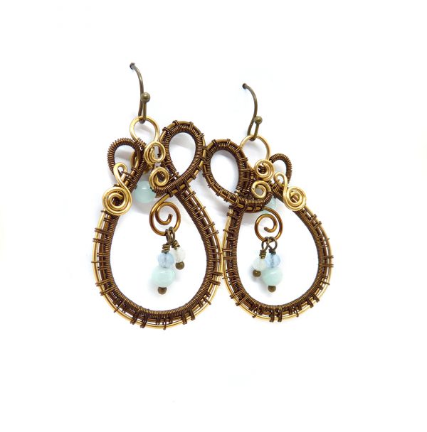 Boucles d'oreilles Wire wrapping unique - Bijoux de Créateur, Artisanat français - Boucles "cycles des landes gelées" en tressages et perles d'amazonite et aigue-marine