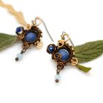 Boucles d'oreilles Wire wrapping unique - Bijoux de Créateur, Artisanat français - Boucles "étoiles bleue" en tressages et pierres fines bleues