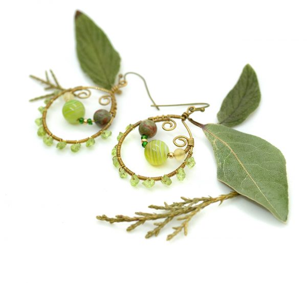 Boucles d'oreilles Wire wrapping unique - Bijoux de Créateur, Artisanat français - Boucles "renouveau printanier", décorée de perles d'agate et de péridot
