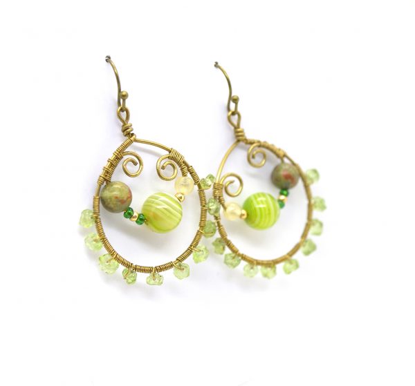 Boucles d'oreilles Wire wrapping unique - Bijoux de Créateur, Artisanat français - Boucles "renouveau printanier", décorée de perles d'agate et de péridot