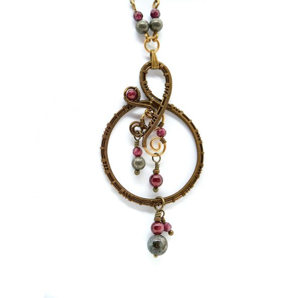 Collier Wire wrapping unique - Bijoux de Créateur, Artisanat - Pendentif artisanal "Coeur du Brasier" en grenat rouge et pyrite