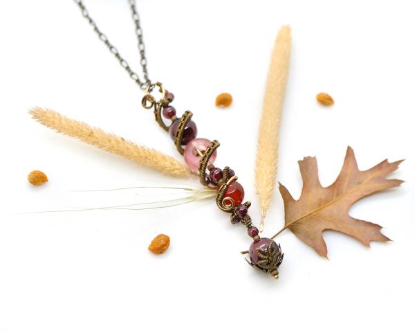 Collier Wire wrapping unique - Bijoux de Créateur, Artisanat - Pendentif artisanal "Serment d'Echidna" décoré de jolies perles en pierres fines rouge et rose