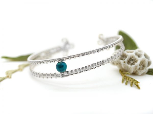 Bracelet tressé en Wire wrapping - Bijoux de Créateur, Artisanat français - Bracelet « Oeil de Chioné » avec perle de chrysocolle