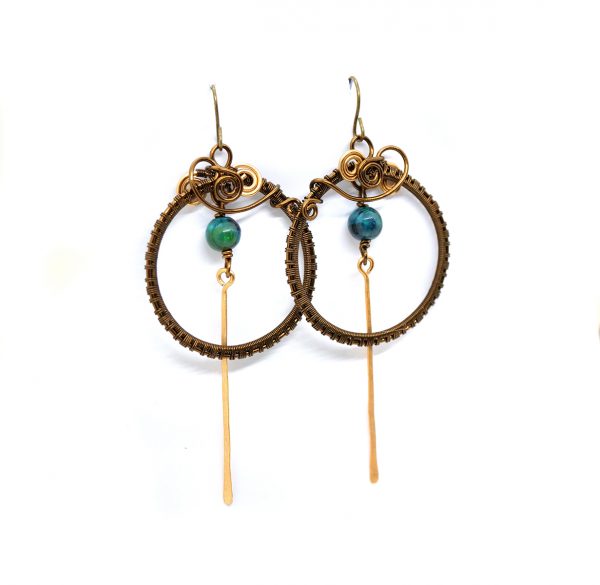 Boucles d'oreilles Wire wrapping unique - Bijoux de Créateur, Artisanat français - Boucles "Aiguille de Chronos" en tressages et perles de chrysocolle