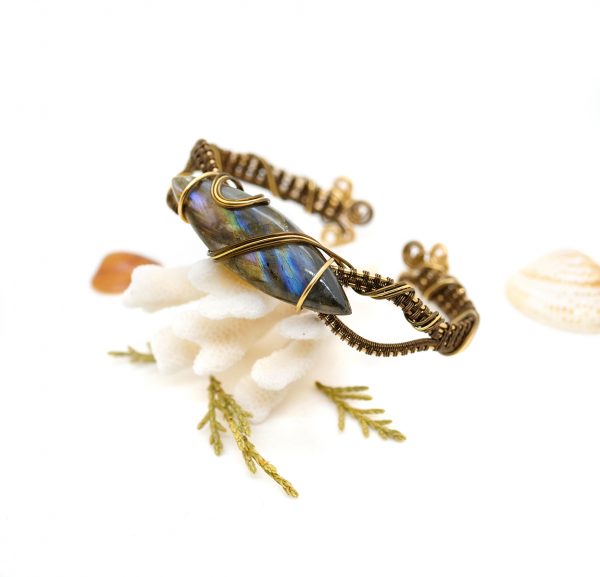 Bracelet artisanal en Wire wrapping ( ou Wire weaving) - Bijou de Créateur, Artisanat français - Bracelet unique « Courroux de Cymopolée » en labradorite