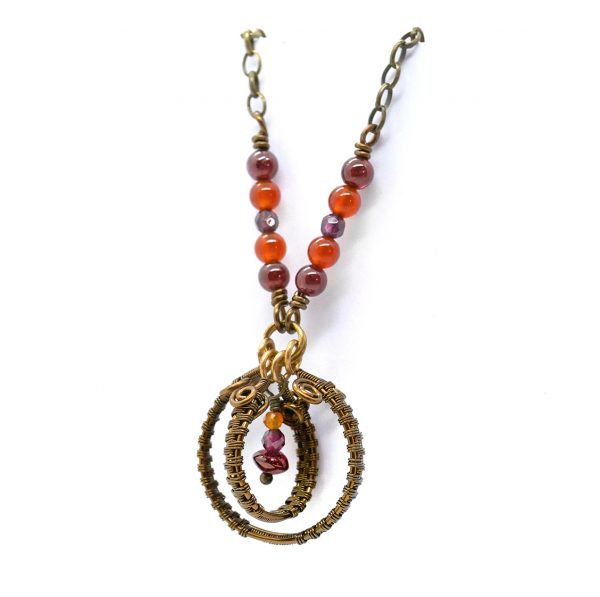 Collier Wire wrapping unique - Bijoux de Créateur en pierre gemme, Artisanat - Pendentif artisanal "Entrez dans la Ronde - Ronde de l'été" en pierres gemmes rouges