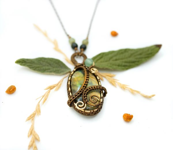 Collier Wire wrapping unique - Bijoux de Créateur en pierre gemme, Artisanat - Pendentif artisanal "Les Eaux de la Mangrove" en labradorite