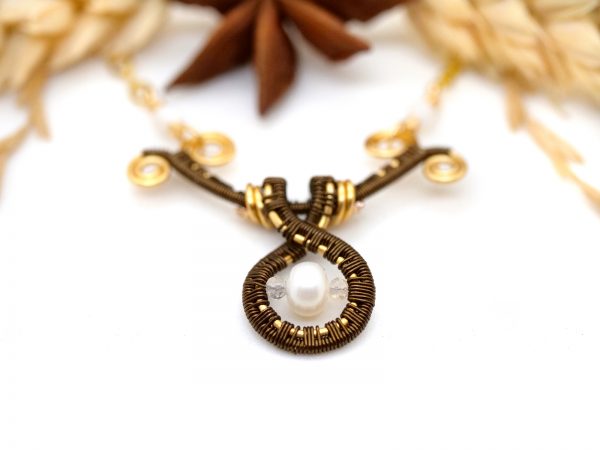 Collier Wire wrapping unique - Bijoux de Créateur en pierres gemmes, Artisanat français - Pendentif "Souvenir immaculé" en perle de culture et nacre