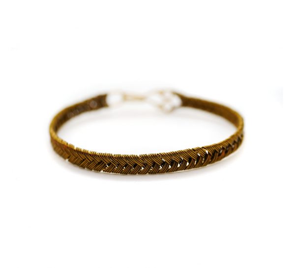 Bracelet tressé artisanal, en Wire wrapping (Wire weaving) - Bijou de Créateur, Artisanat français - Bracelet unique « Trésor de la tisseuse » . Vue sur fond blanc
