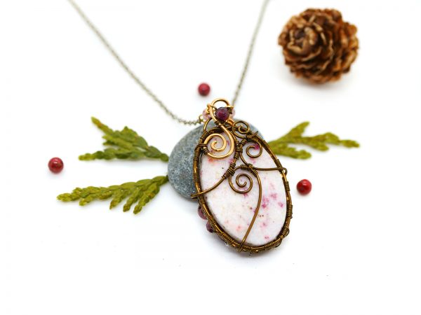 Collier Wire wrapping made in France - bijoux artisanal - pendentif "Neige Vermeil" en pierres semi-précieuses. Inspiré de la mythologie nordique